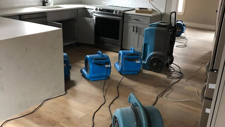 Emergency flood cleanup in Harker Heights TX